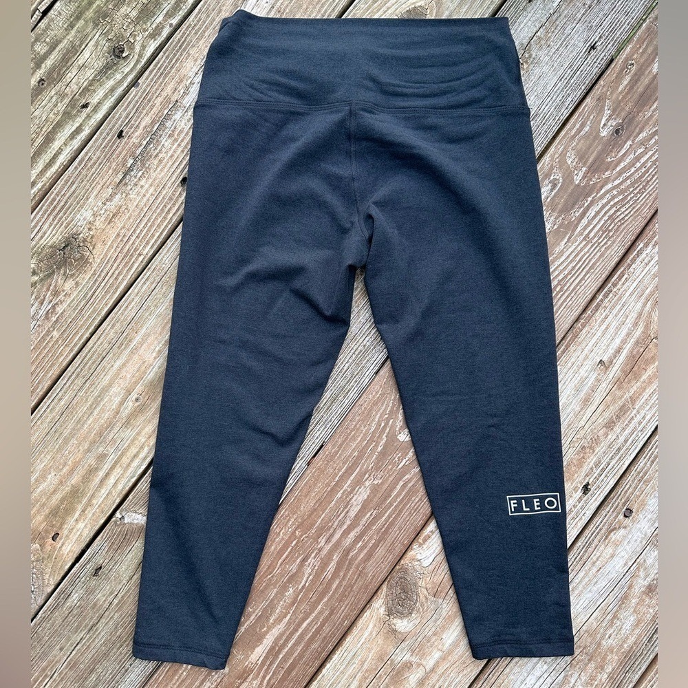 FLEO Cropped Leggings - Picture 3 of 3